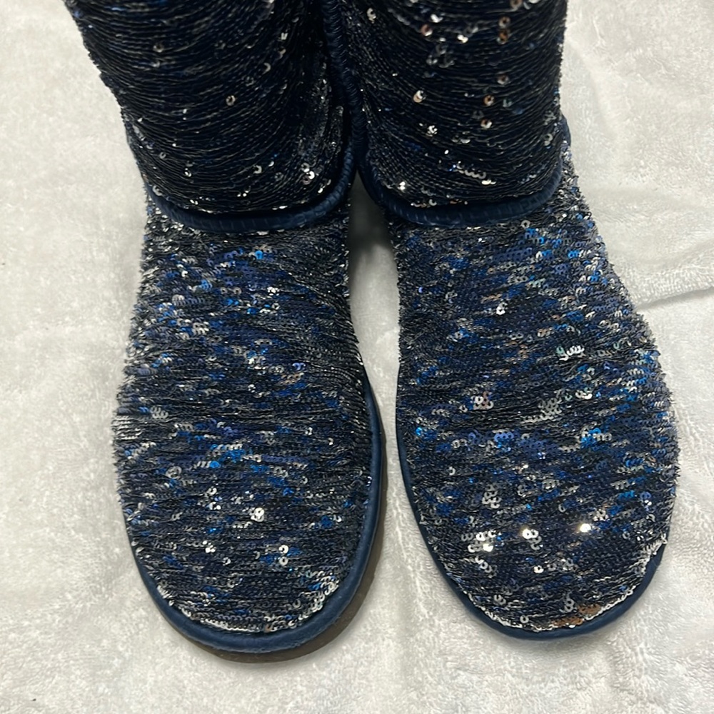 Ugg size 10 Woman blue & Silver Sequence. NO sequence missing. Great condition